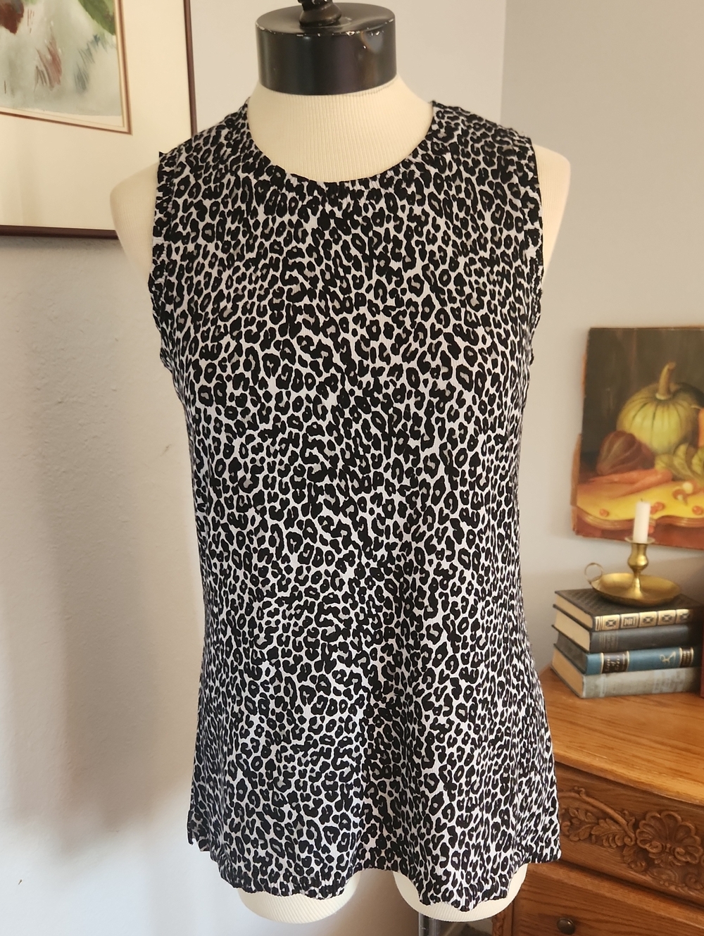 Joan Rivers Black Grey Leopard Print Sleeveless Sweater Top Crew Neck Layering